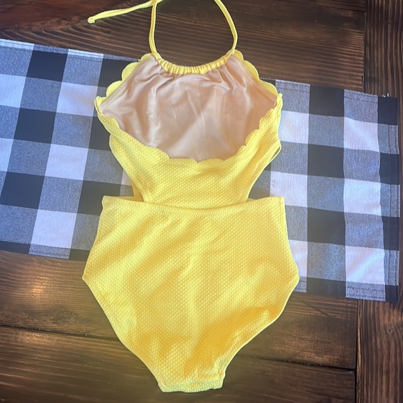Girls Medium swimsuit ⛱️👙 - Picture 3 of 3
